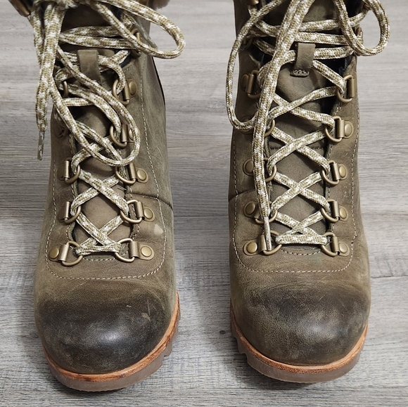 Sorel Conquest Wedge Shearling Booties - Picture 5 of 12